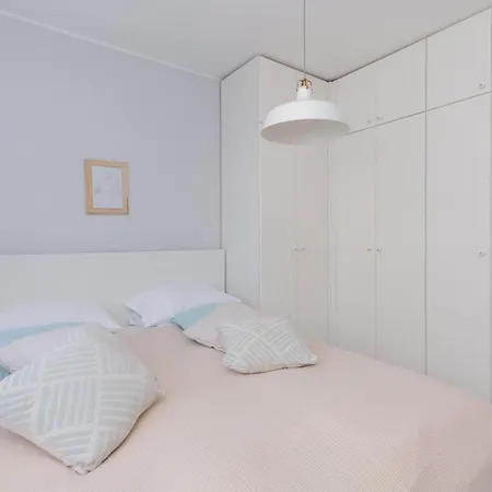 Bright Close To The By Renters Apartment