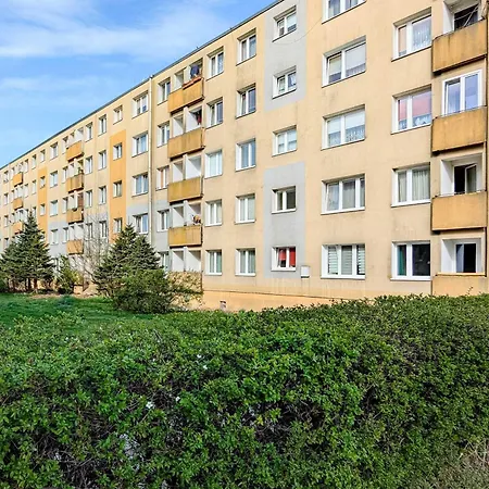 Apartman Bright Close To The By Renters